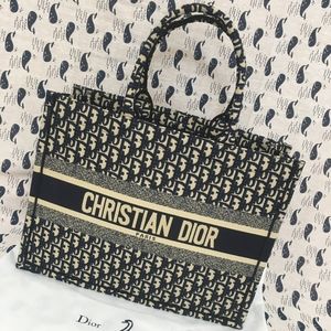 Handbag blue embroidered